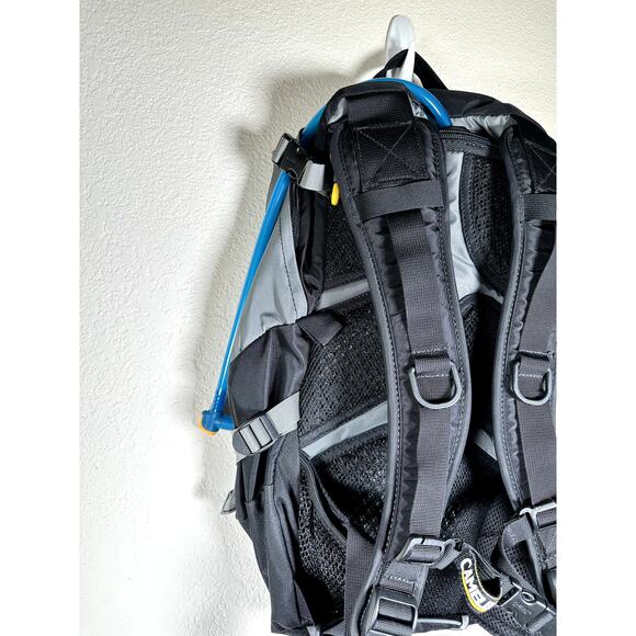 CamelBak H.A.W.G. Hydration Daypack w/ Bladder Gray/Black Waist & Chest Straps - Picture 5 of 16